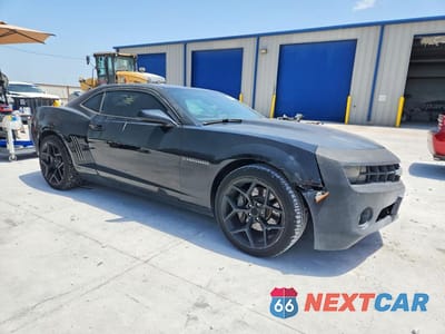 Czwarte zdjęcie samochodu z boku: 2011 CHEVROLET CAMARO 2SS VIN:2G1FK1EJ8B9107360 - miniatura