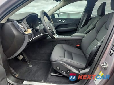 Zdjęcie 7 z 13 samochodu: 2026 VOLVO XC60 PLUS VIN:YV4M12RC3T1422220 - miniatura