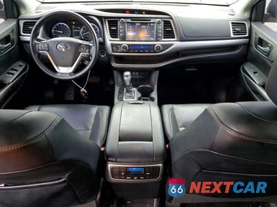 Zdjęcie 8 z 13 samochodu: 2019 TOYOTA HIGHLANDER XLE VIN:5TDJZRFH9KS614878 - miniatura