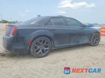 Trzecie zdjęcie samochodu z tyłu: 2022 CHRYSLER 300 S VIN:2C3CCABG9NH121010 - miniatura