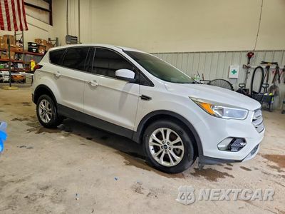 Czwarte zdjęcie samochodu z boku: 2019 FORD ESCAPE SE VIN:1FMCU9GD0KUA89140 - miniatura