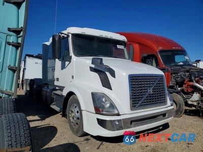 2017 VOLVO VNL SEMI TRUCK 4V4N99EH8HN977291 - główne zdjęcie licytacji z USA - miniatura