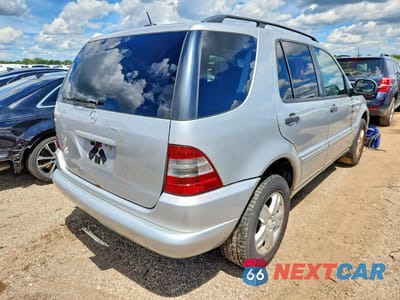 Trzecie zdjęcie samochodu z tyłu: 2001 MERCEDES-BENZ ML 430 VIN:4JGAB72E21A280348 - miniatura