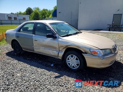 Czwarte zdjęcie samochodu z boku: 2000 TOYOTA CAMRY LE VIN:4T1BG22K5YU743252 - miniatura