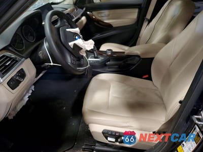 Zdjęcie 7 z 12 samochodu: 2016 BMW 320 XI VIN:WBA8A3C50GK688828 - miniatura