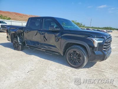 Czwarte zdjęcie samochodu z boku: 2023 TOYOTA TUNDRA SR5 VIN:5TFLA5DB2PX124226 - miniatura