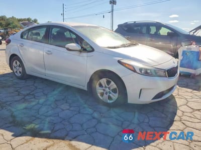 Czwarte zdjęcie samochodu z boku: 2017 KIA FORTE LX VIN:3KPFL4A75HE052778 - miniatura