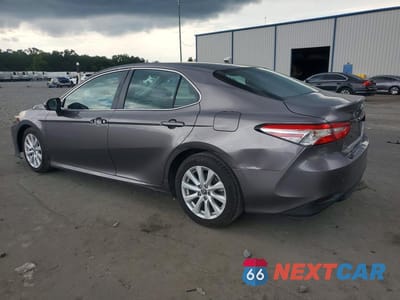 Drugie zdjęcie samochodu z przodu: 2018 TOYOTA CAMRY LE VIN:4T1B11HK4JU141399 - miniatura