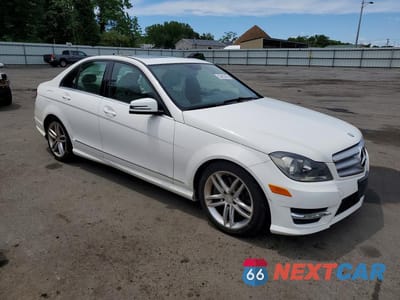 Czwarte zdjęcie samochodu z boku: 2013 MERCEDES-BENZ C 300 4MATIC VIN:WDDGF8AB1DR281275 - miniatura