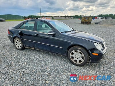 Czwarte zdjęcie samochodu z boku: 2005 MERCEDES-BENZ C 240 VIN:WDBRF61J65A724744 - miniatura
