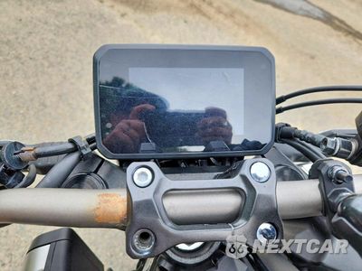 Zdjęcie 7 z 8 samochodu: 2024 HONDA CB650 R VIN:MLHRH1653R5000757 - miniatura