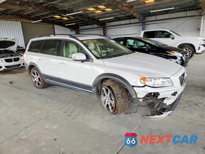 Czwarte zdjęcie samochodu z boku: 2013 VOLVO XC70 T6 VIN:YV4902BZ0D1163114 - miniatura