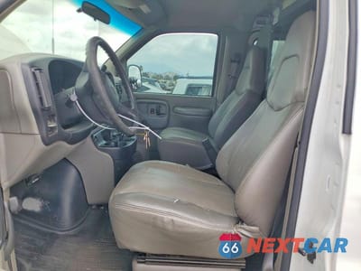 Zdjęcie 7 z 13 samochodu: 2001 CHEVROLET EXPRESS DELIVERY VAN VIN:1GCFG25W811164672 - miniatura