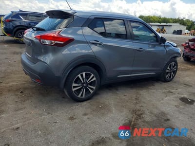 Trzecie zdjęcie samochodu z tyłu: 2018 NISSAN KICKS SR VIN:3N1CP5CU5JL501896 - miniatura