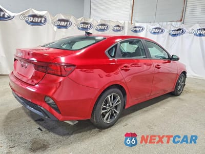 Trzecie zdjęcie samochodu z tyłu: 2023 KIA FORTE LXS VIN:3KPF24AD4PE624866 - miniatura