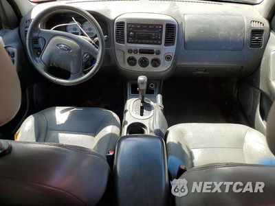 Zdjęcie 8 z 13 samochodu: 2005 FORD ESCAPE XLT VIN:1FMYU93155DA25293 - miniatura