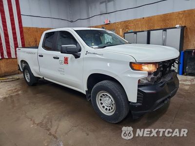 Czwarte zdjęcie samochodu z boku: 2021 CHEVROLET 1500 VIN:1GCRYAEK5MZ371527 - miniatura