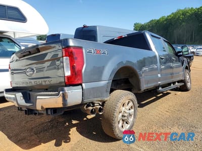 Trzecie zdjęcie samochodu z tyłu: 2019 FORD F350 SUPER DUTY VIN:1FT8W3BT8KED99952 - miniatura