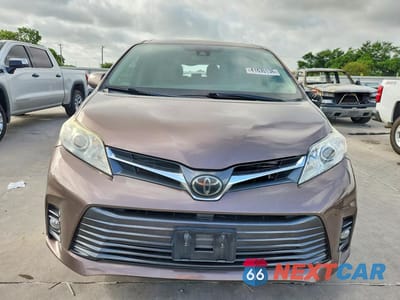 Piąte zdjęcie samochodu w środku: 2019 TOYOTA SIENNA XLE 8-PASSENGER VIN:5TDYZ3DC2KS976750 - miniatura