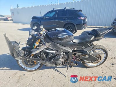 Trzecie zdjęcie samochodu z tyłu: 2010 YAMAHA YZFR6 VIN:JYARJ16E8AA020470 - miniatura