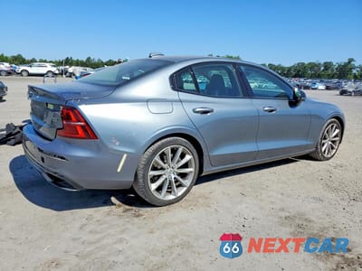 Trzecie zdjęcie samochodu z tyłu: 2021 VOLVO S60 T5 MOMENTUM VIN:7JR102TZ5MG118683 - miniatura