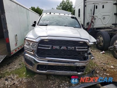 Piąte zdjęcie samochodu w środku: 2022 RAM 3500 TRADESMAN UTILITY / SERVICE TRUCK VIN:3C63R3GJXNG401925 - miniatura