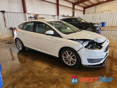 Czwarte zdjęcie samochodu z boku: 2016 FORD FOCUS SE VIN:1FADP3K23GL389163 - miniatura