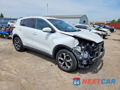 Czwarte zdjęcie samochodu z boku: 2021 KIA SPORTAGE LX VIN:KNDPMCAC2M7940732 - miniatura