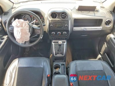 Zdjęcie 8 z 13 samochodu: 2014 JEEP COMPASS LATITUDE VIN:1C4NJDEB5ED892282 - miniatura