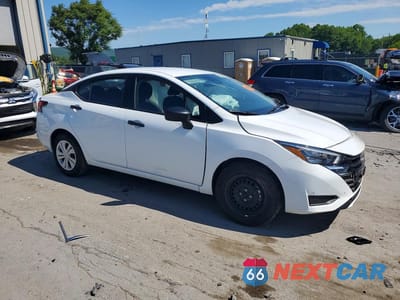 Czwarte zdjęcie samochodu z boku: 2025 NISSAN VERSA S VIN:3N1CN8DV9SL842847 - miniatura