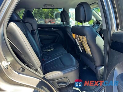 Zdjęcie 9 z 12 samochodu: 2015 KIA SORENTO LX VIN:5XYKTCA67FG652623 - miniatura