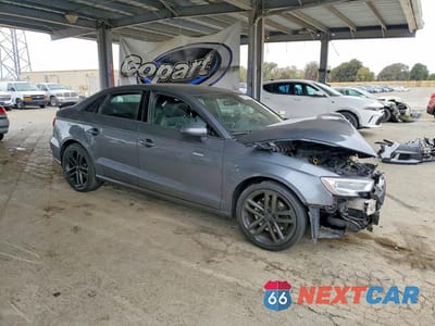 Czwarte zdjęcie samochodu z boku: 2018 AUDI A3 PREMIUM VIN:WAUAUGFF1J1040934 - miniatura