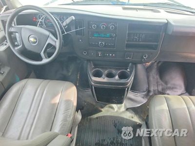 Zdjęcie 8 z 13 samochodu: 2020 CHEVROLET EXPRESS G2500 DELIVERY VAN VIN:1GCWGAFP2L1117271 - miniatura