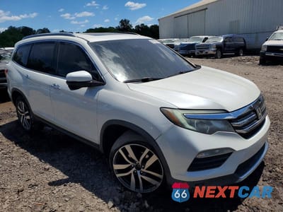 Czwarte zdjęcie samochodu z boku: 2017 HONDA PILOT TOURING VIN:5FNYF6H98HB010733 - miniatura