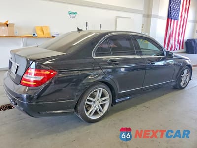 Trzecie zdjęcie samochodu z tyłu: 2013 MERCEDES-BENZ C 250 VIN:WDDGF4HB9DA774683 - miniatura