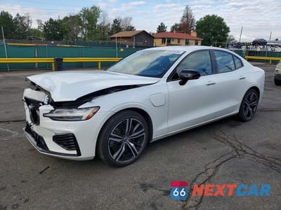 2022 VOLVO S60 T8 RECHARGE R-DESIGN EXPRESSIO 7JRBR0FZ1NG174518 - główne zdjęcie licytacji z USA - miniatura