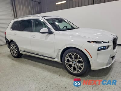 Czwarte zdjęcie samochodu z boku: 2026 BMW X7 XDRIVE40I VIN:5UX23EM03T9068458 - miniatura