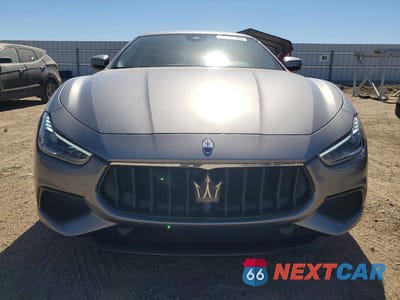 Piąte zdjęcie samochodu w środku: 2022 MASERATI GHIBLI MODENA VIN:ZAM57YSM4N1388301 - miniatura