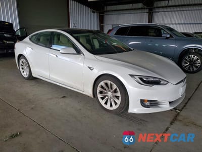 Czwarte zdjęcie samochodu z boku: 2017 TESLA MODEL S VIN:5YJSA1E2XHF190585 - miniatura