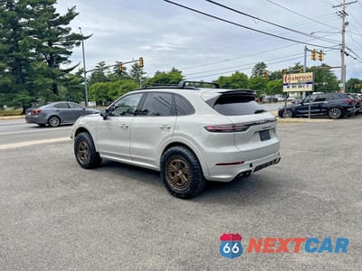 Trzecie zdjęcie samochodu z tyłu: 2021 PORSCHE CAYENNE TURBO VIN:WP1AF2AY1MDA36070 - miniatura