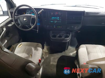Zdjęcie 8 z 13 samochodu: 2017 CHEVROLET EXPRESS G3500 LT VIN:1GAZGPFG9H1138764 - miniatura