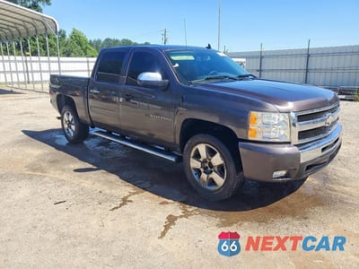 Czwarte zdjęcie samochodu z boku: 2011 CHEVROLET SILVERADO C1500 LT VIN:3GCPCSE02BG185466 - miniatura
