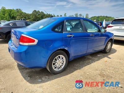 Trzecie zdjęcie samochodu z tyłu: 2010 FORD FOCUS SE VIN:1FAHP3FN5AW248302 - miniatura