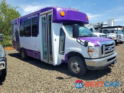 Czwarte zdjęcie samochodu z boku: 2017 FORD ECONOLINE E450 SUPER DUTY CUTAWAY VAN VIN:1FDFE4FS7HDC05262 - miniatura