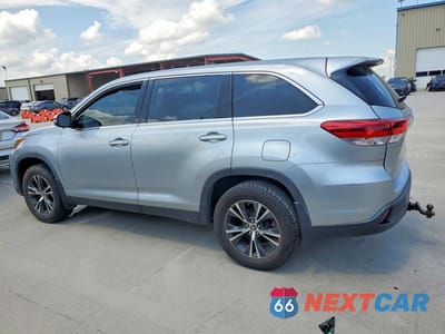 Drugie zdjęcie samochodu z przodu: 2019 TOYOTA HIGHLANDER LE VIN:5TDZZRFH2KS369604 - miniatura