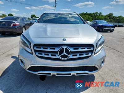 Piąte zdjęcie samochodu w środku: 2019 MERCEDES-BENZ GLA 250 VIN:WDCTG4EB8KJ553559 - miniatura