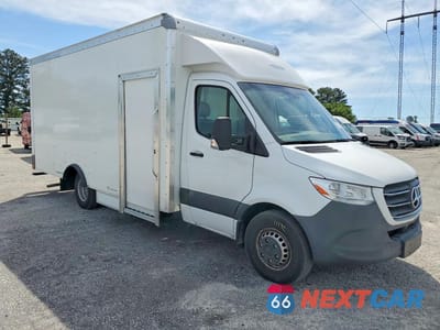 Czwarte zdjęcie samochodu z boku: 2024 MERCEDES-BENZ SPRINTER 4500 VIN:W1X9N33Y0RN277825 - miniatura