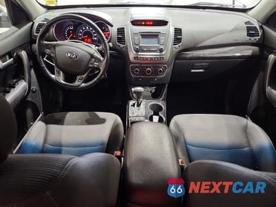 Zdjęcie 8 z 13 samochodu: 2015 KIA SORENTO LX VIN:5XYKTDA75FG602186 - miniatura