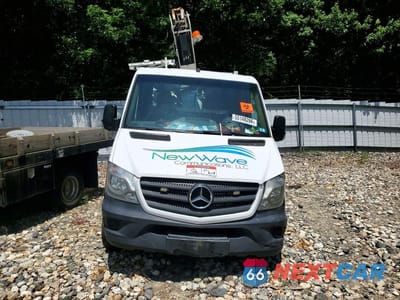 Piąte zdjęcie samochodu w środku: 2016 MERCEDES-BENZ SPRINTER 3500 VAN WITH BUCKET LIFT VIN:WD3PF3DC8GP276943 - miniatura