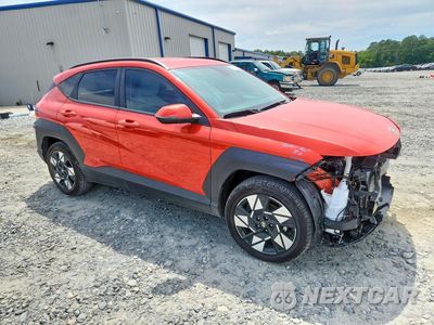 Czwarte zdjęcie samochodu z boku: 2025 HYUNDAI KONA SEL VIN:KM8HB3AB8SU319684 - miniatura